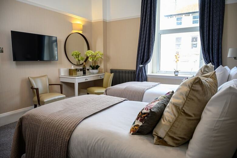 Queen's Hotel, Portsmouth Ltd.