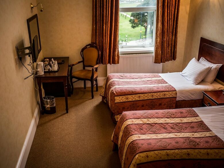 Queen's Hotel, Portsmouth Ltd.