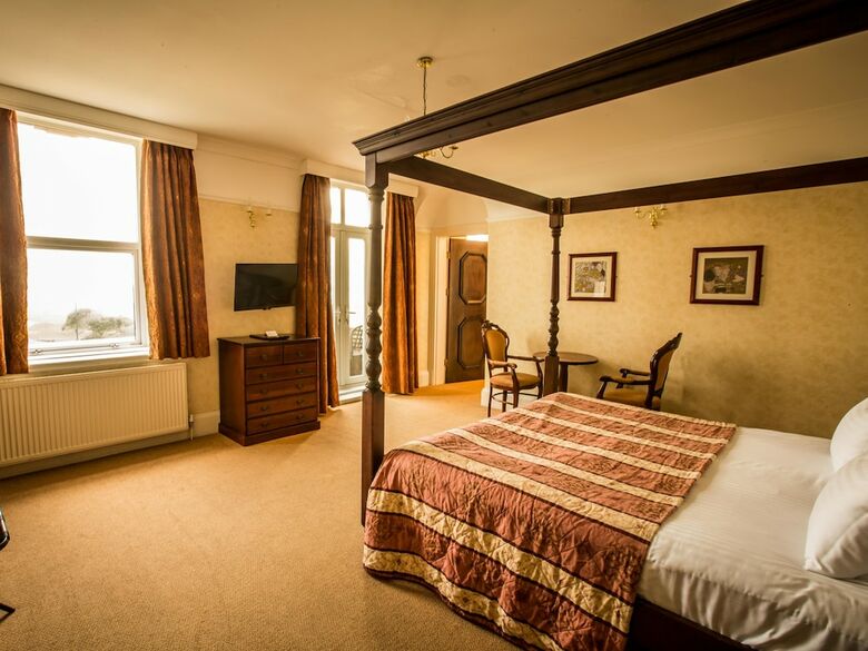 Queen's Hotel, Portsmouth Ltd.