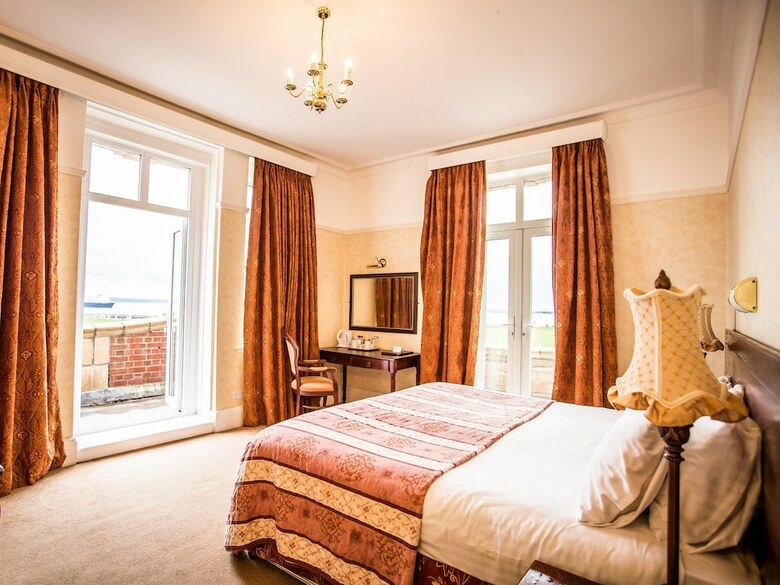 Queen's Hotel, Portsmouth Ltd.