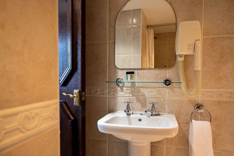 Queen's Hotel, Portsmouth Ltd.