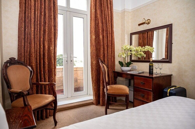 Queen's Hotel, Portsmouth Ltd.