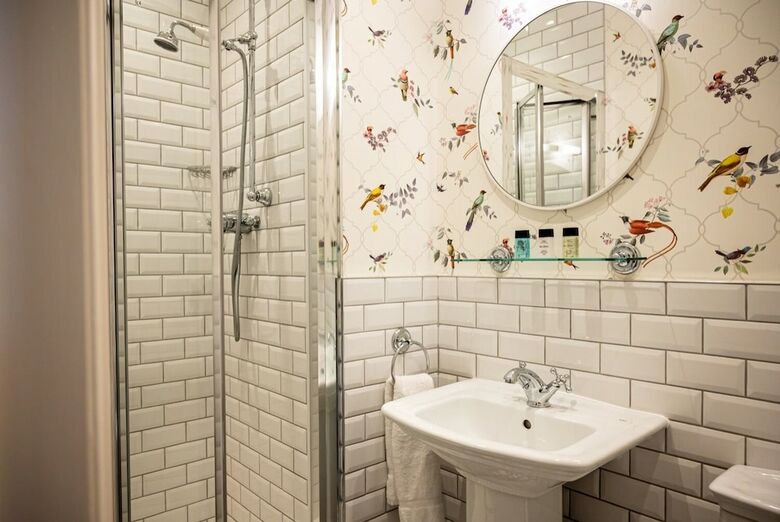 Queen's Hotel, Portsmouth Ltd.