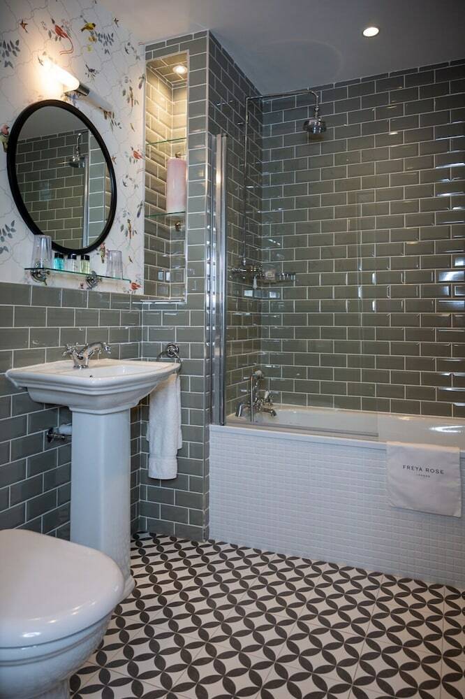 Queen's Hotel, Portsmouth Ltd.