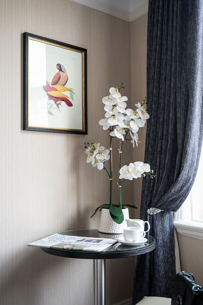 Queen's Hotel, Portsmouth Ltd.