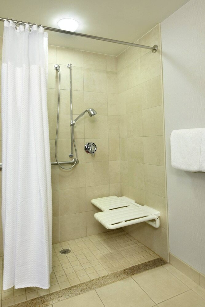 Hotel Courtyard By Marriott Cleveland University Circle