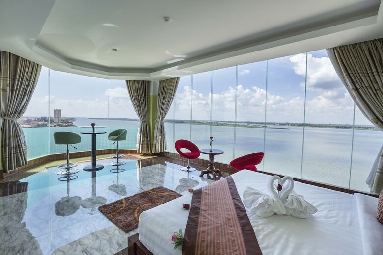 High Sky Hotel
