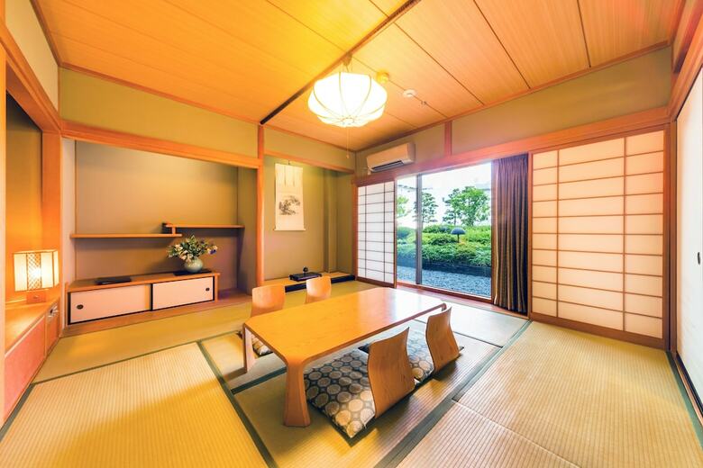 Hotel The Crown Palais New Hankyu Kochi