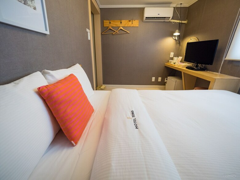 Hotel Travel Monster