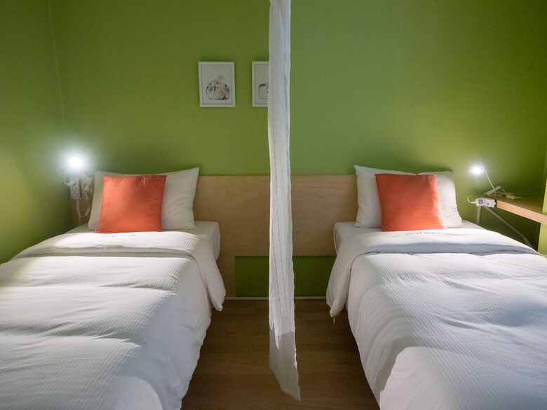 Hotel Travel Monster