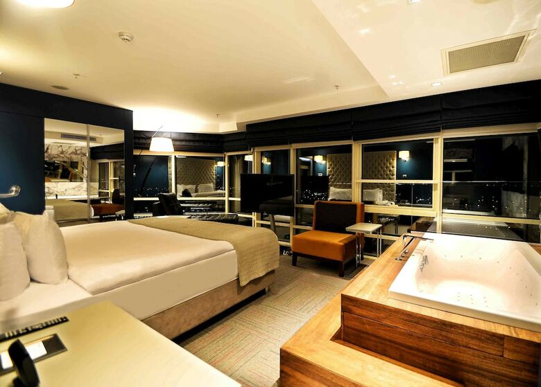 Hotel Ramada Encore By Wyndham Izmir