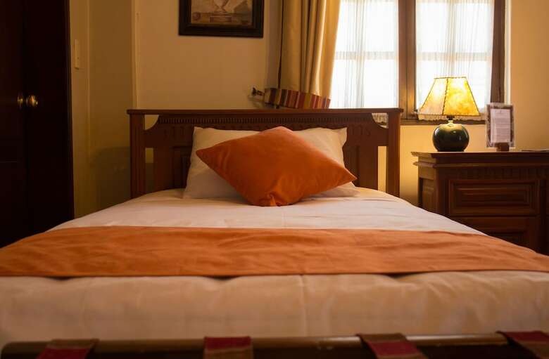 Cruz Loma Hotel.