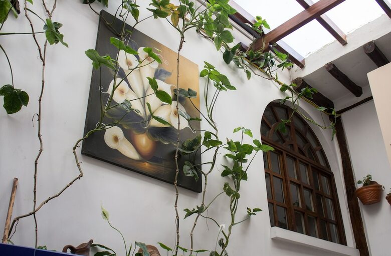 Cruz Loma Hotel.