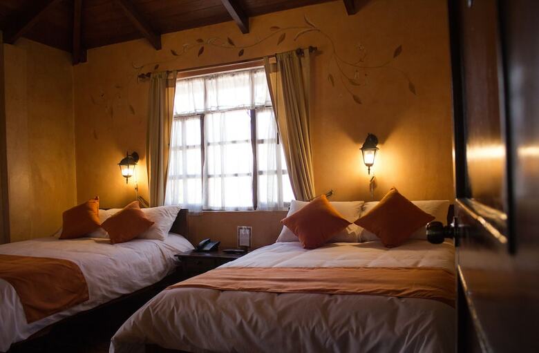 Cruz Loma Hotel.