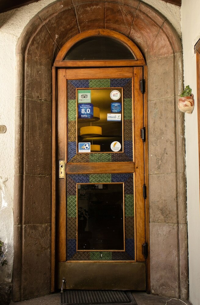 Cruz Loma Hotel.