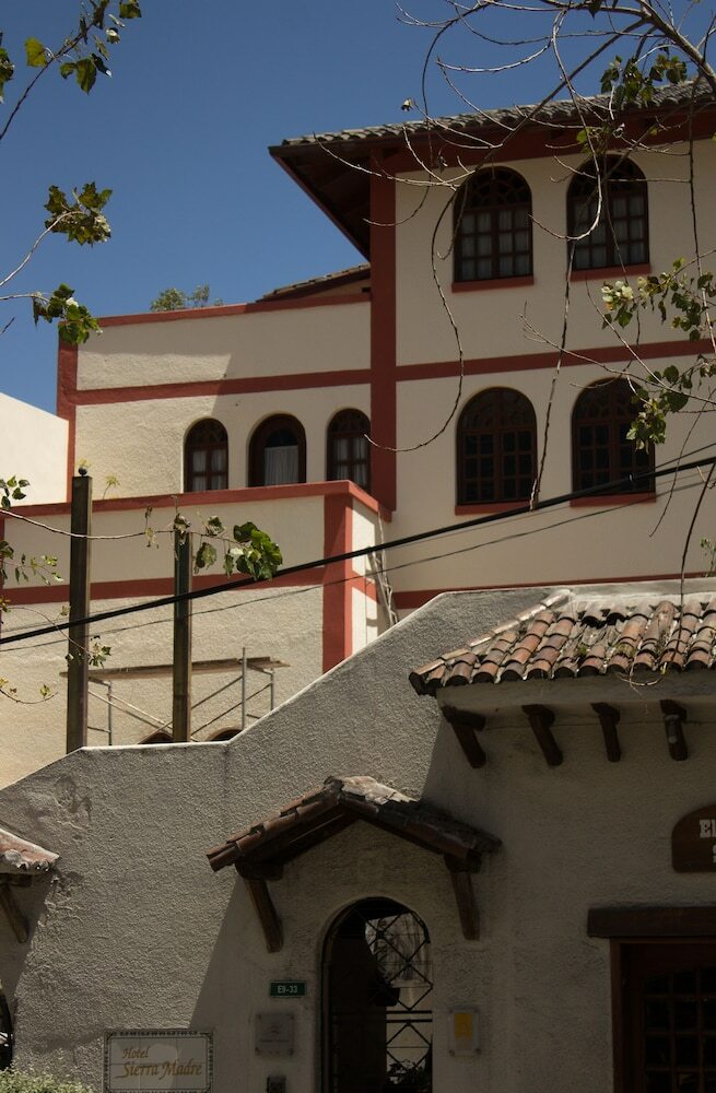 Cruz Loma Hotel.