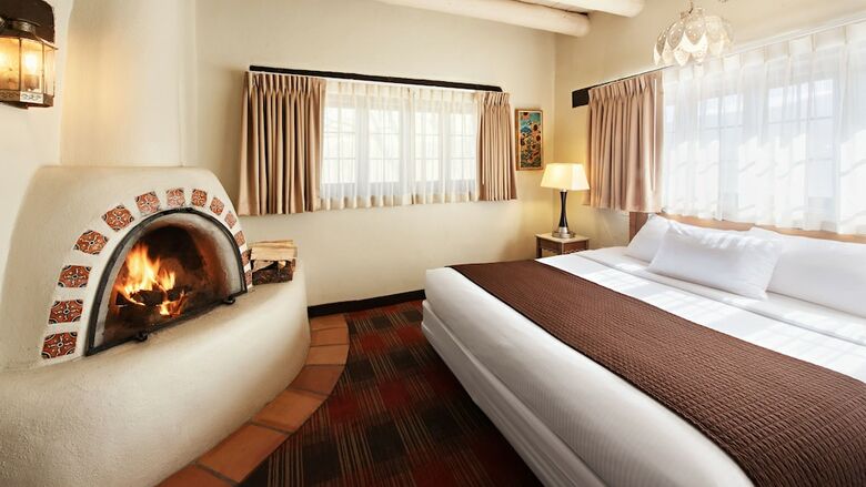 Hotel Sagebrush Inn & Suites