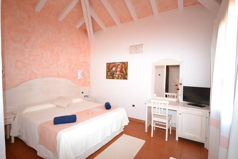 Galanias Hotel & Retreat