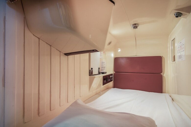 Capsule Hotel B&s Eco-cube Shinsaibashi