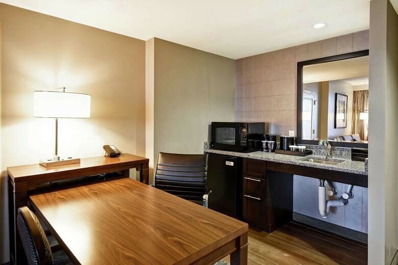 Hotel Embassy Suites Springfield