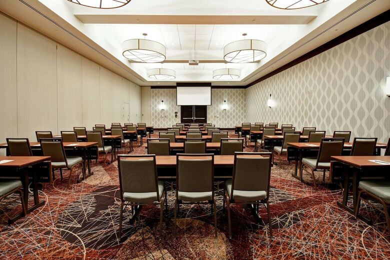 Hotel Embassy Suites Springfield