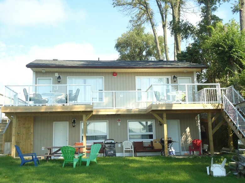 Hotel Bayside Inn & Waterfront Suites