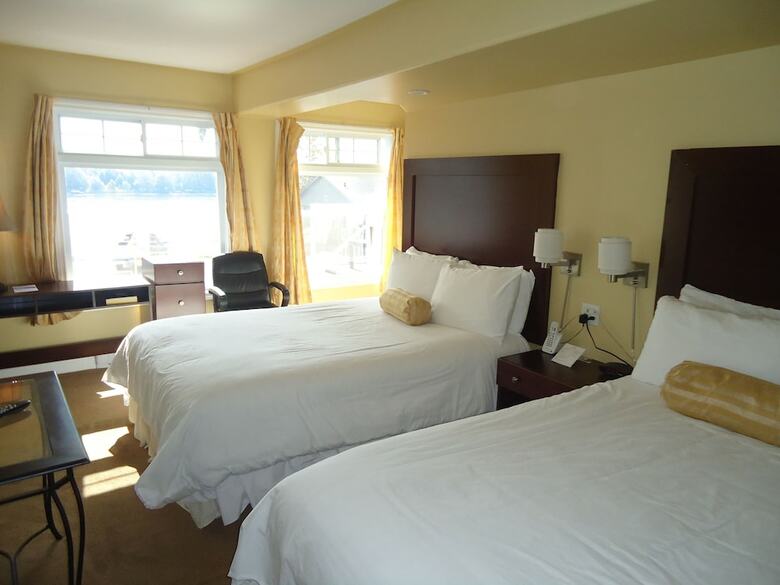 Hotel Bayside Inn & Waterfront Suites