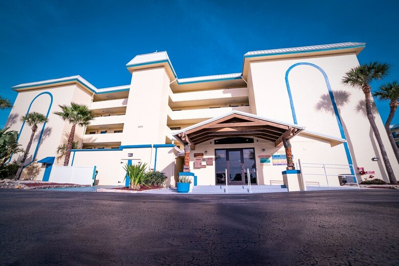 Las Olas Beach Club