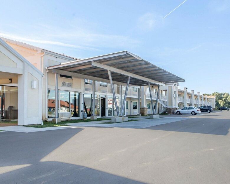 Hotel Quality Inn & Suites
