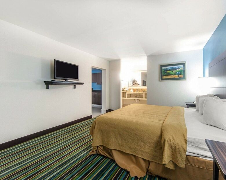 Hotel Quality Inn & Suites