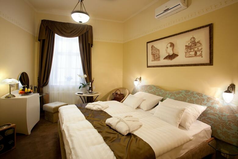 Barokk Hotel Promen�d Gyor