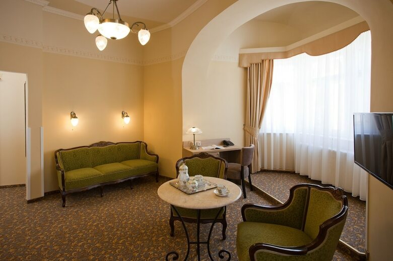 Barokk Hotel Promen�d Gyor
