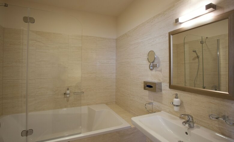 Barokk Hotel Promen�d Gyor