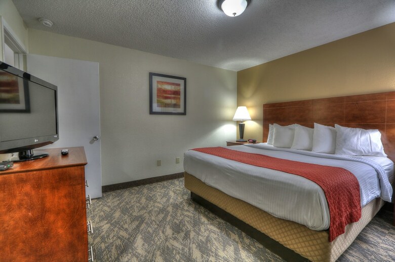Hotel Crossroads Inn & Suites