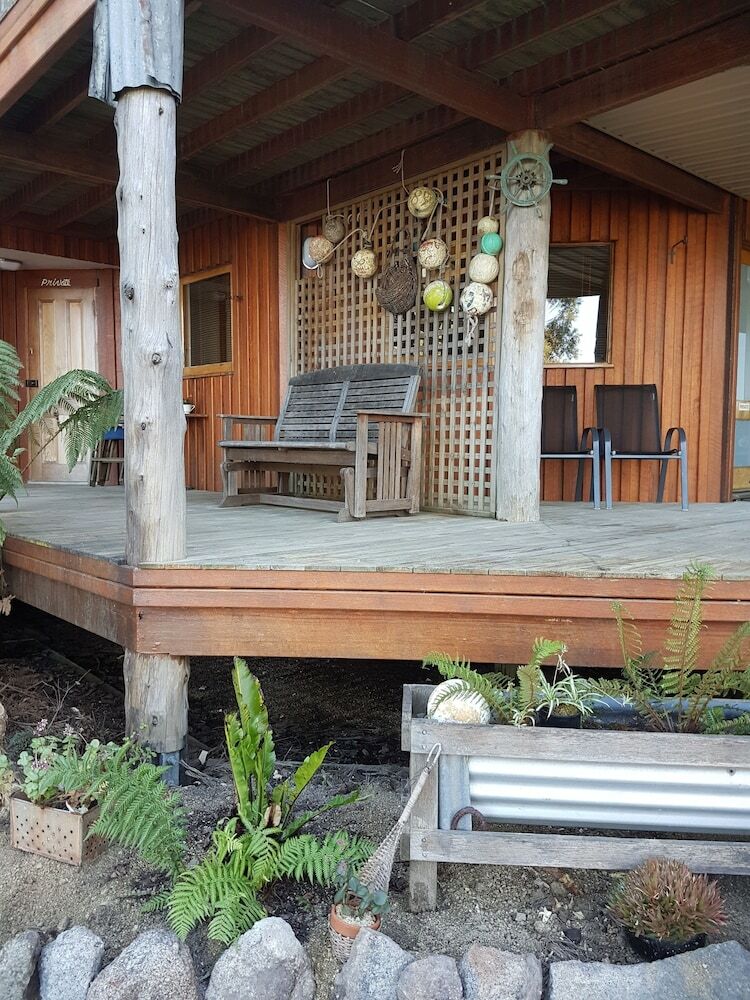 Bed In The Treetops Bed & Breakfast