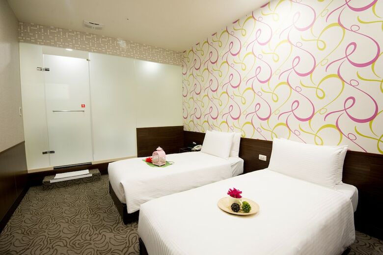 Ximen Holiday Fun Hotel