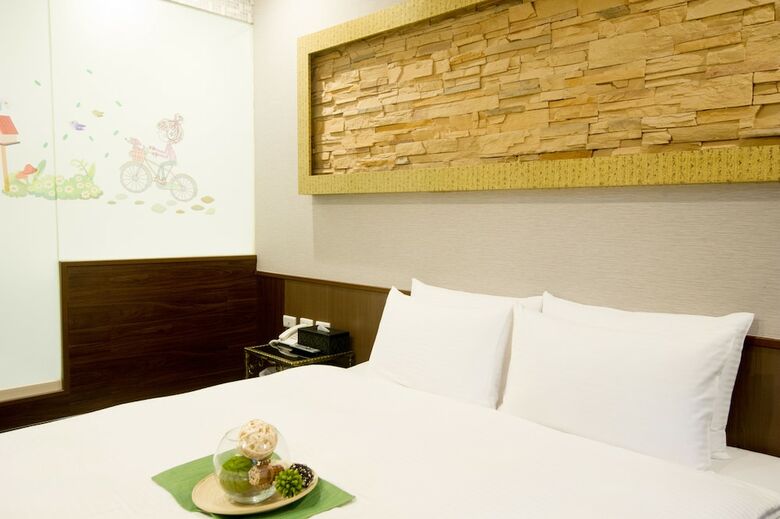 Ximen Holiday Fun Hotel