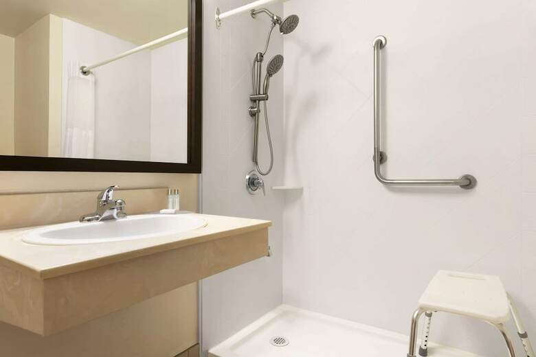 Motel Travelodge Suites By Wyndham Moncton