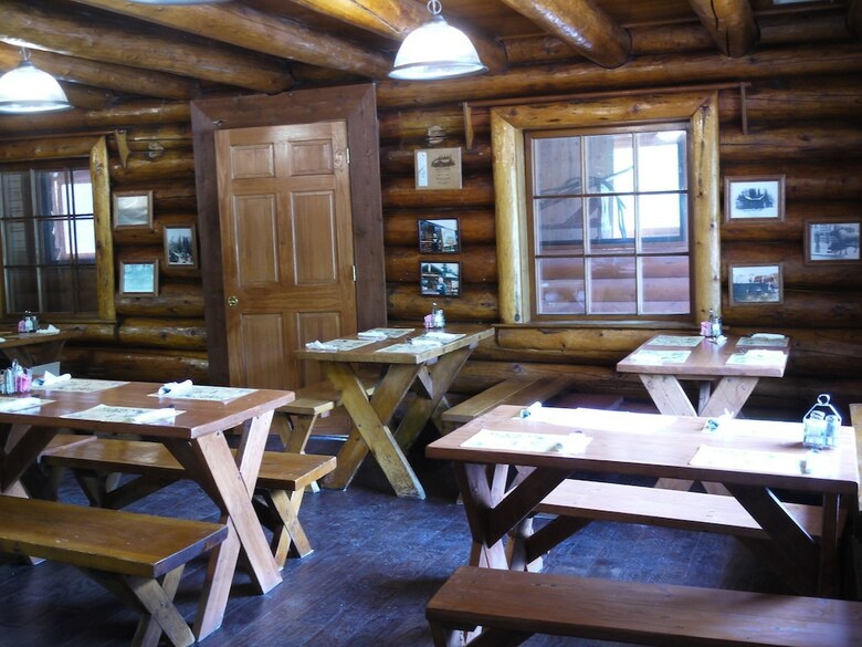Cabana Gwin's Lodge & Roadhouse Est. 1952