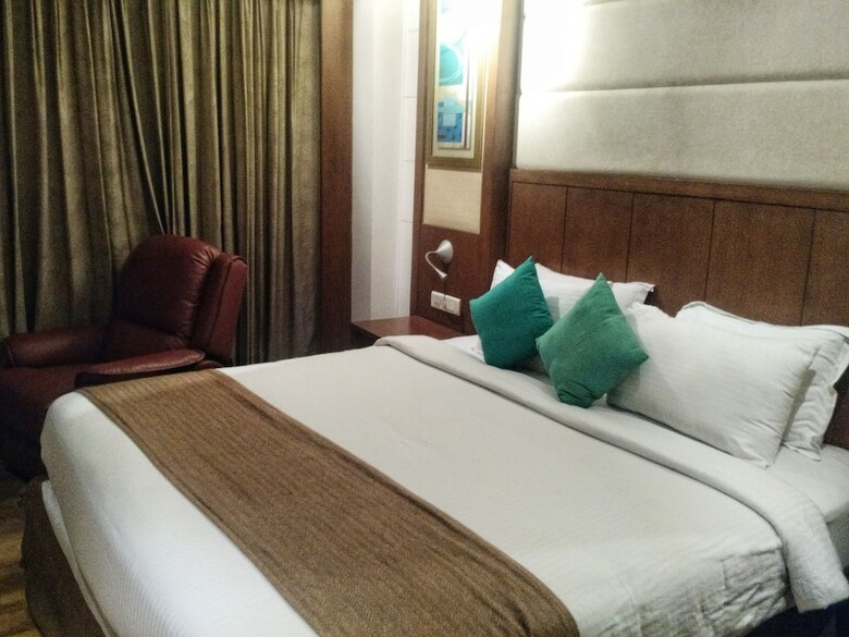 Hotel Savoy Suites, Greater Noida