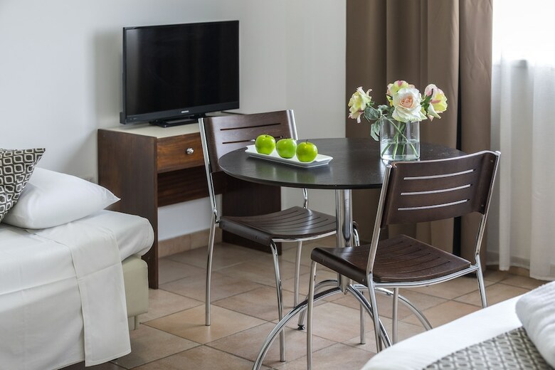 Costantiana Beach Hotel Apartments