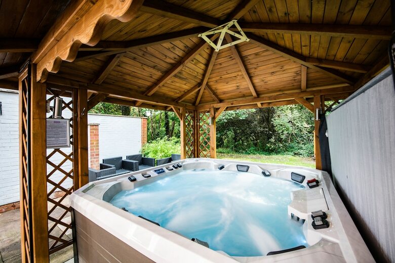 The Southcrest Manor Hotel