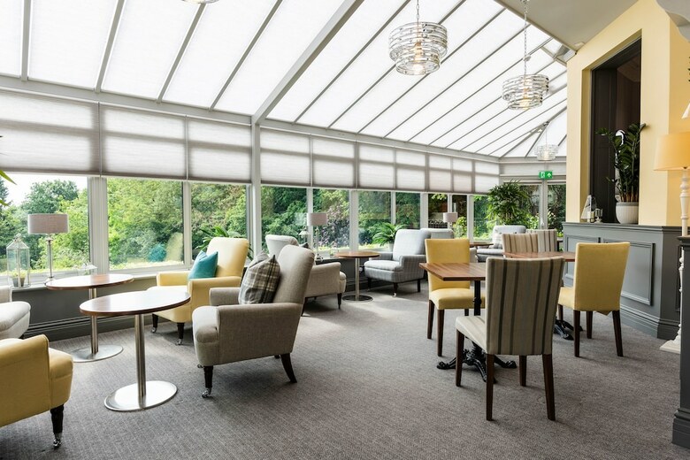 The Southcrest Manor Hotel
