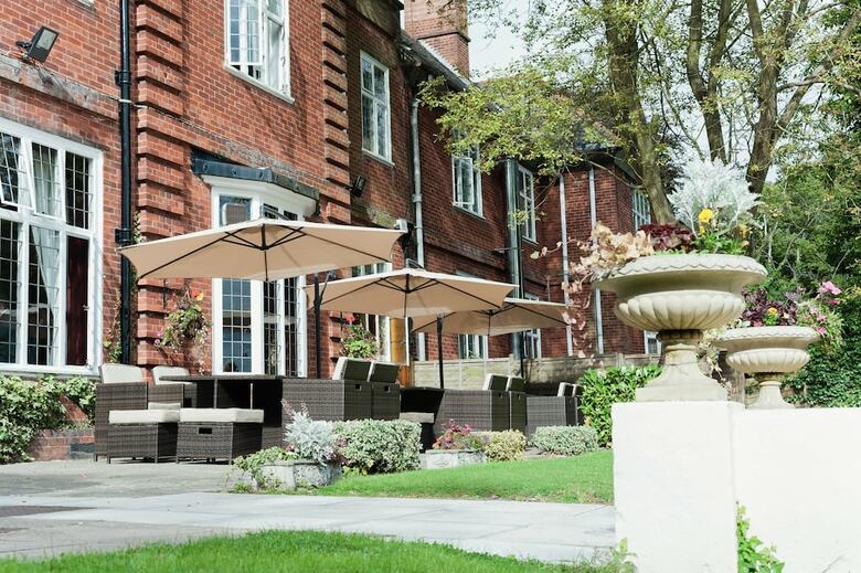 The Southcrest Manor Hotel
