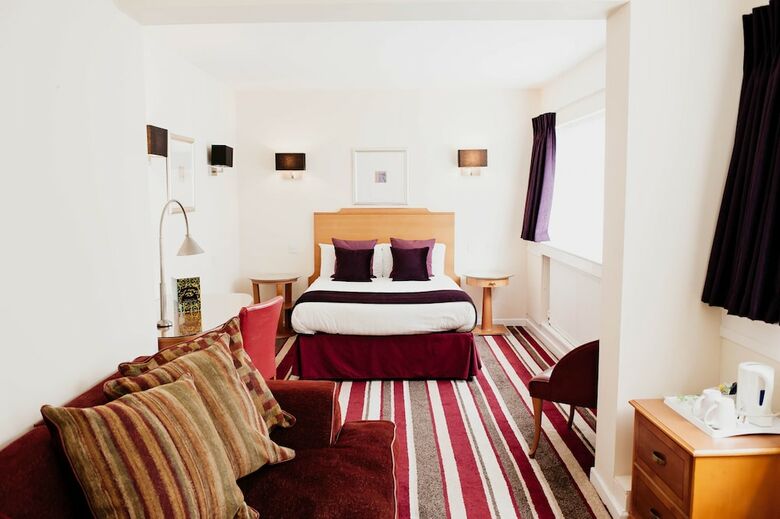 The Southcrest Manor Hotel
