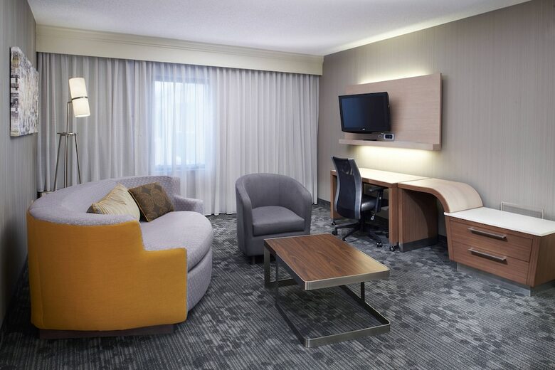 Hotel Courtyard By Marriott Cleveland Airport North