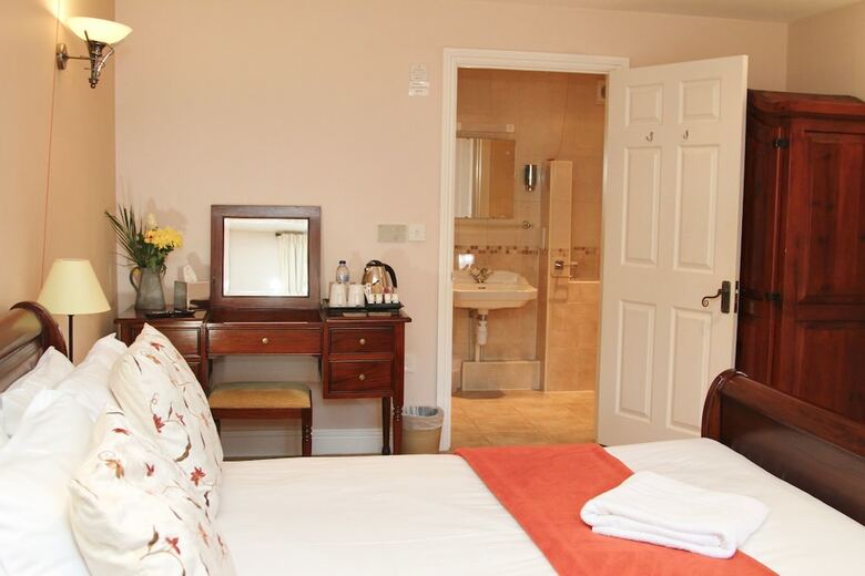 Haselbury Mill Hotel And Restaurant