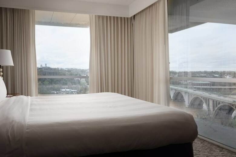 Hotel Key Bridge Marriott