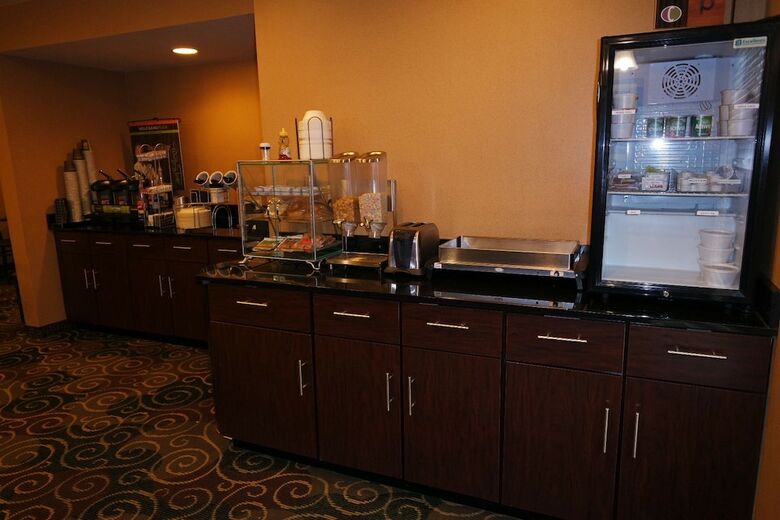 Hotel Cobblestone Inn & Suites - Harper