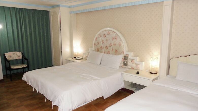 Modern Plaza Hotel